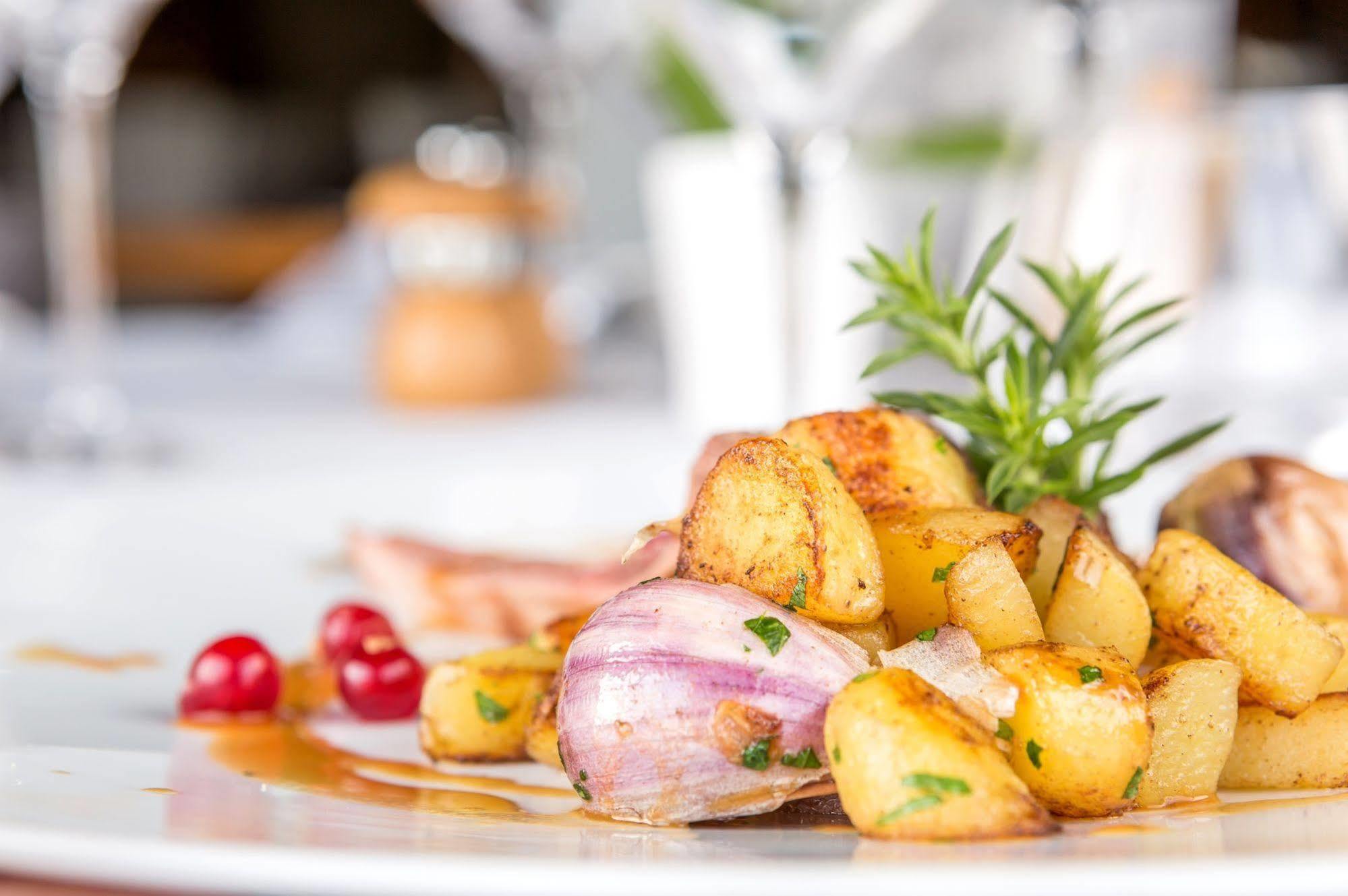 Hotel Restaurant La Tour Dunieres Экстерьер фото